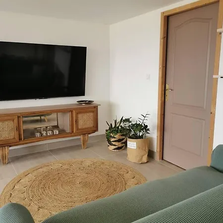 Avec Jardin Et Vue Sur Campagne