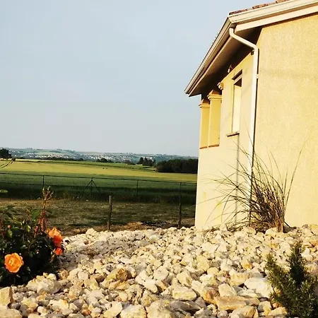 Avec Jardin Et Vue Sur Campagne Daire
