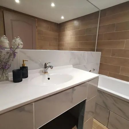 Dépendance Avec Jardin Privé Et Vue Sur Campagne Appartement Puydaniel