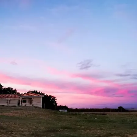 Avec Jardin Et Vue Sur Campagne