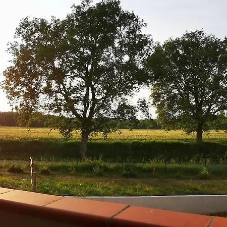 Avec Jardin Et Vue Sur Campagne